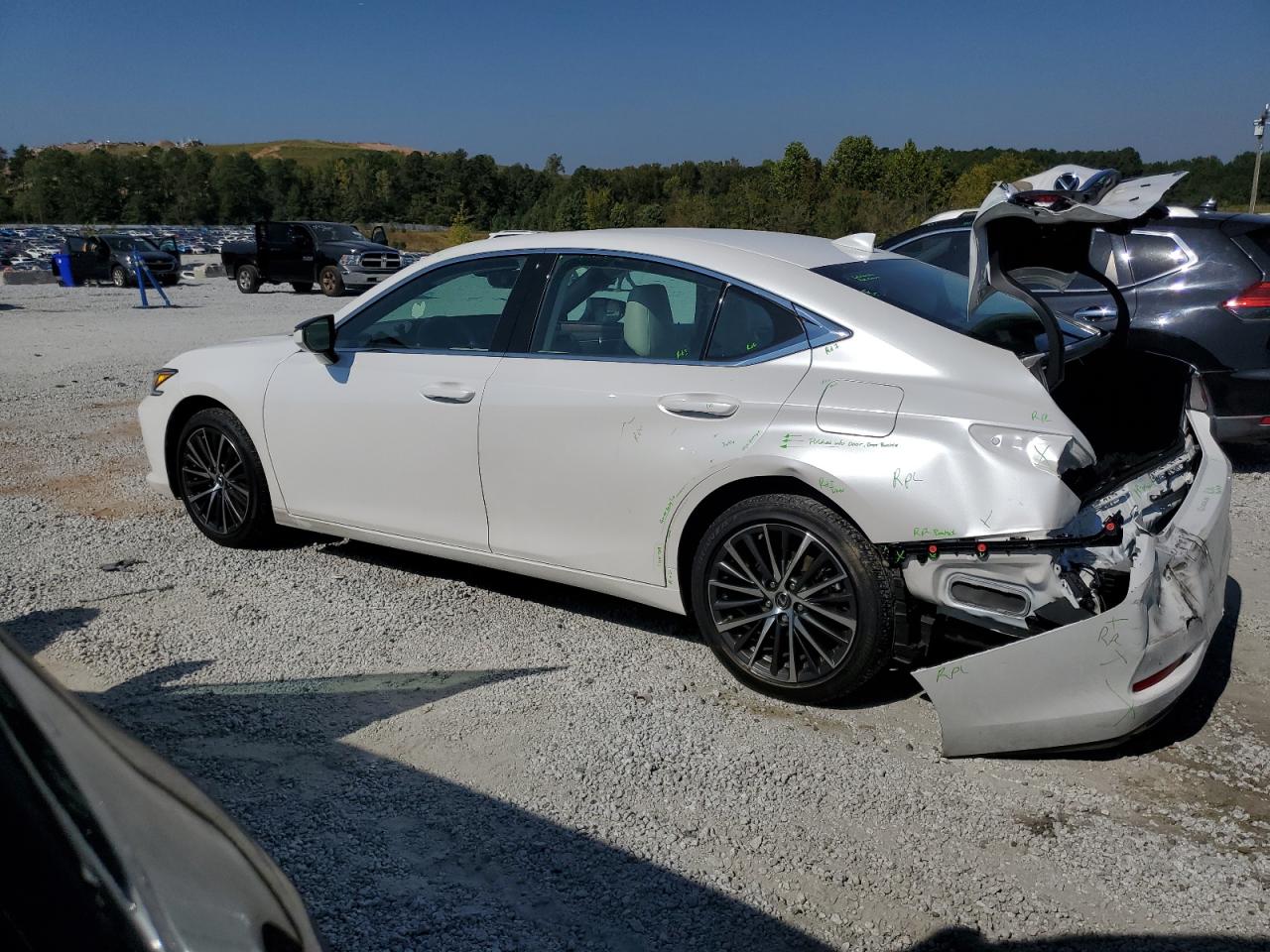 2024 Lexus ES - Image 2