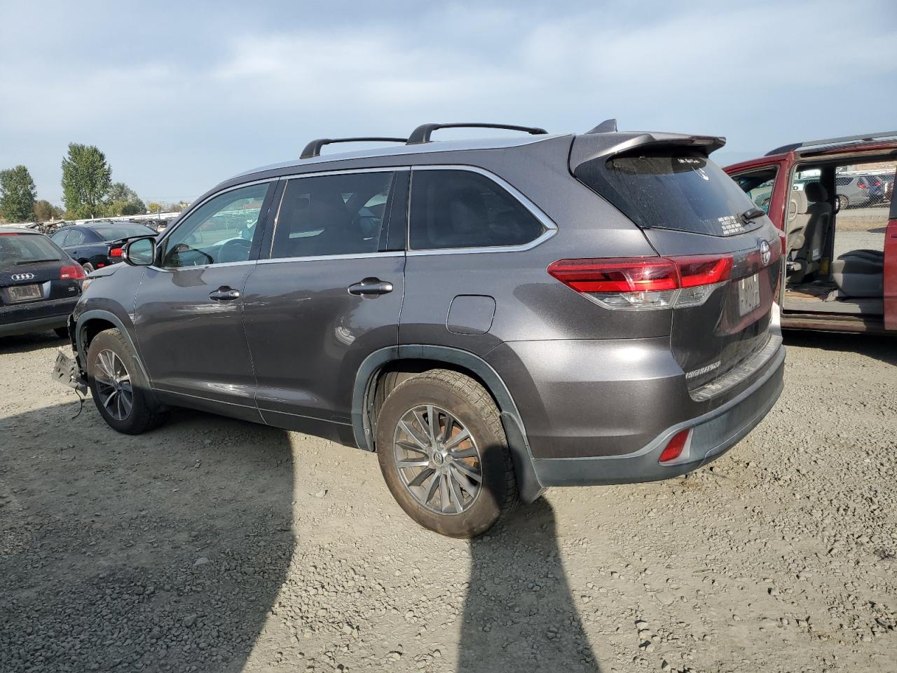 2018 Toyota Highlander - Image 2