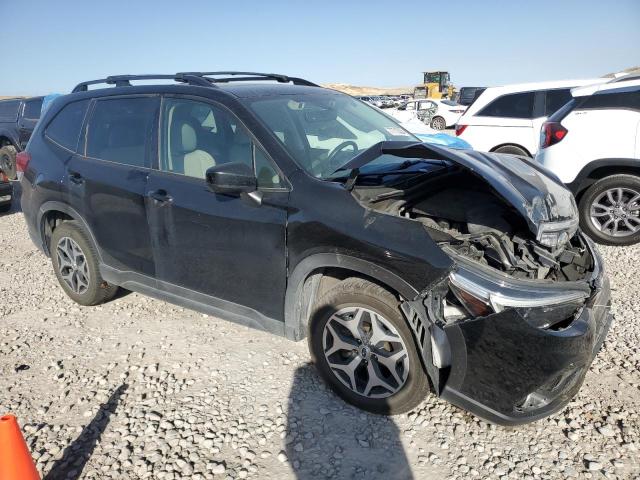  SUBARU FORESTER 2021 Черный