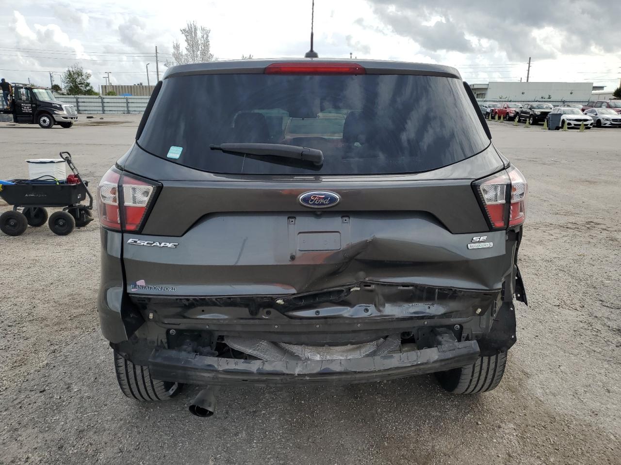 1FMCU0GD4HUD91261 2017 Ford Escape Se