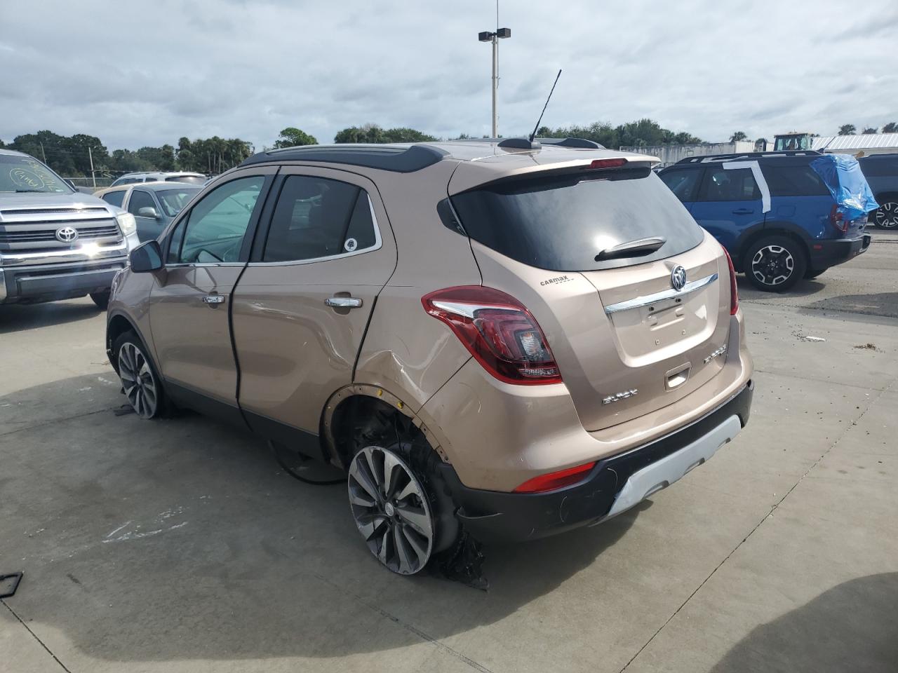 KL4CJGSB8JB539533 2018 BUICK ENCORE - Image 2