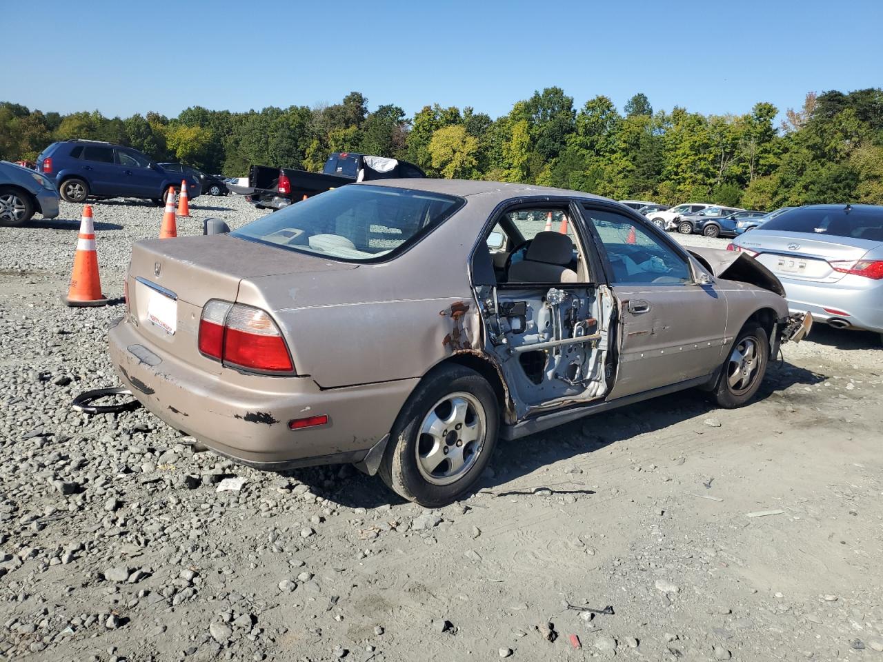 1HGCD5607VA114859 1997 Honda Accord Se