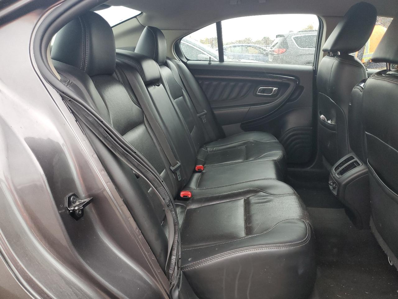 2011 Ford Taurus - Image 10