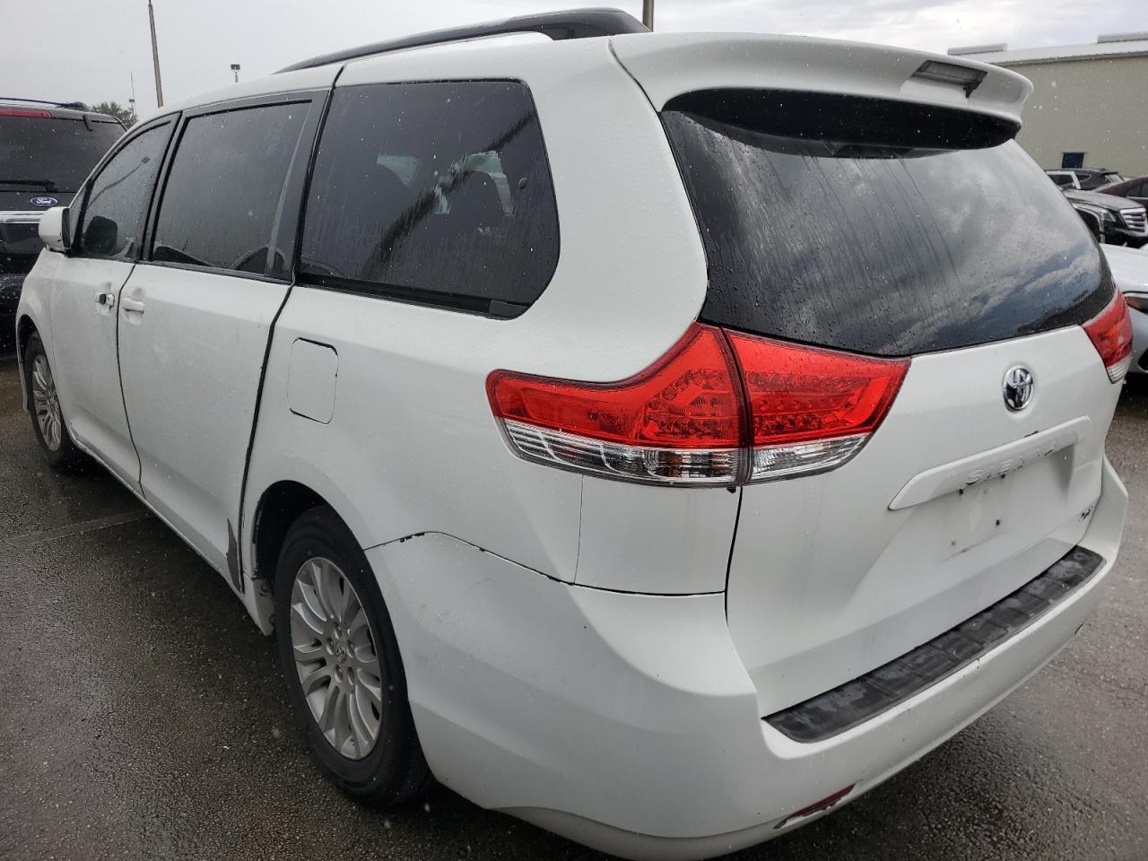 2011 Toyota Sienna - Image 2