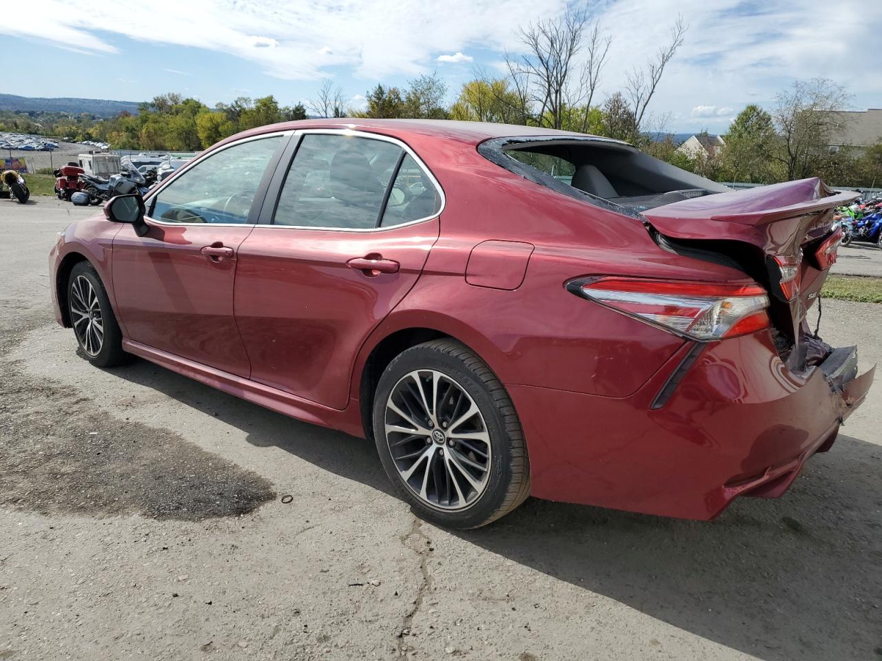 4T1B11HK0JU620306 2018 TOYOTA CAMRY - Image 2