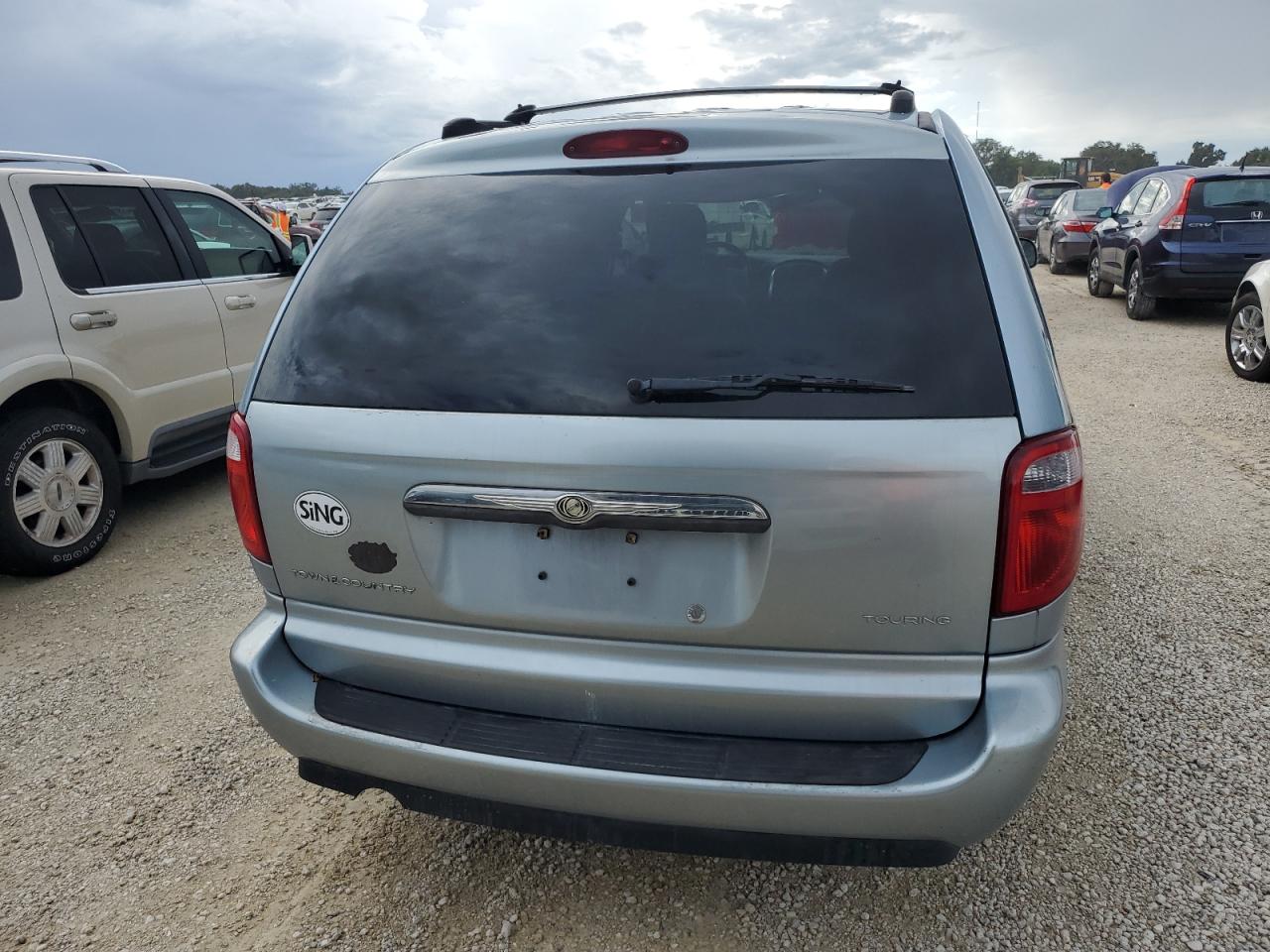 2005 Chrysler Town & Country Touring VIN: 2C4GP54L45R395292 Lot: 74098534