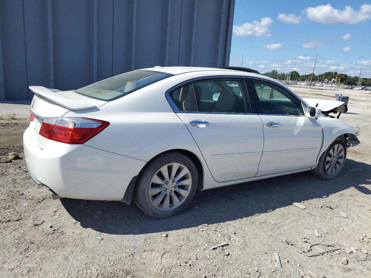 VIN 1HGCR2F84FA113448 2015 HONDA ACCORD no.3