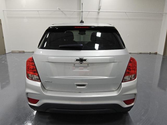  CHEVROLET TRAX 2018 Srebrny