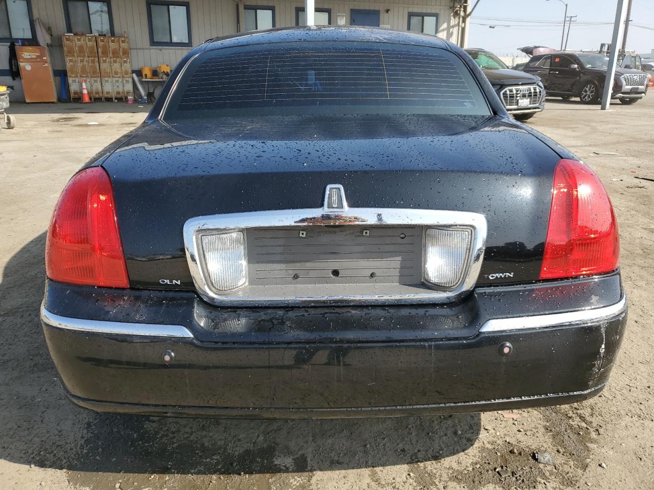 2004 Lincoln Town Car Executive VIN: 1LNHM81W84Y664624 Lot: 75766014