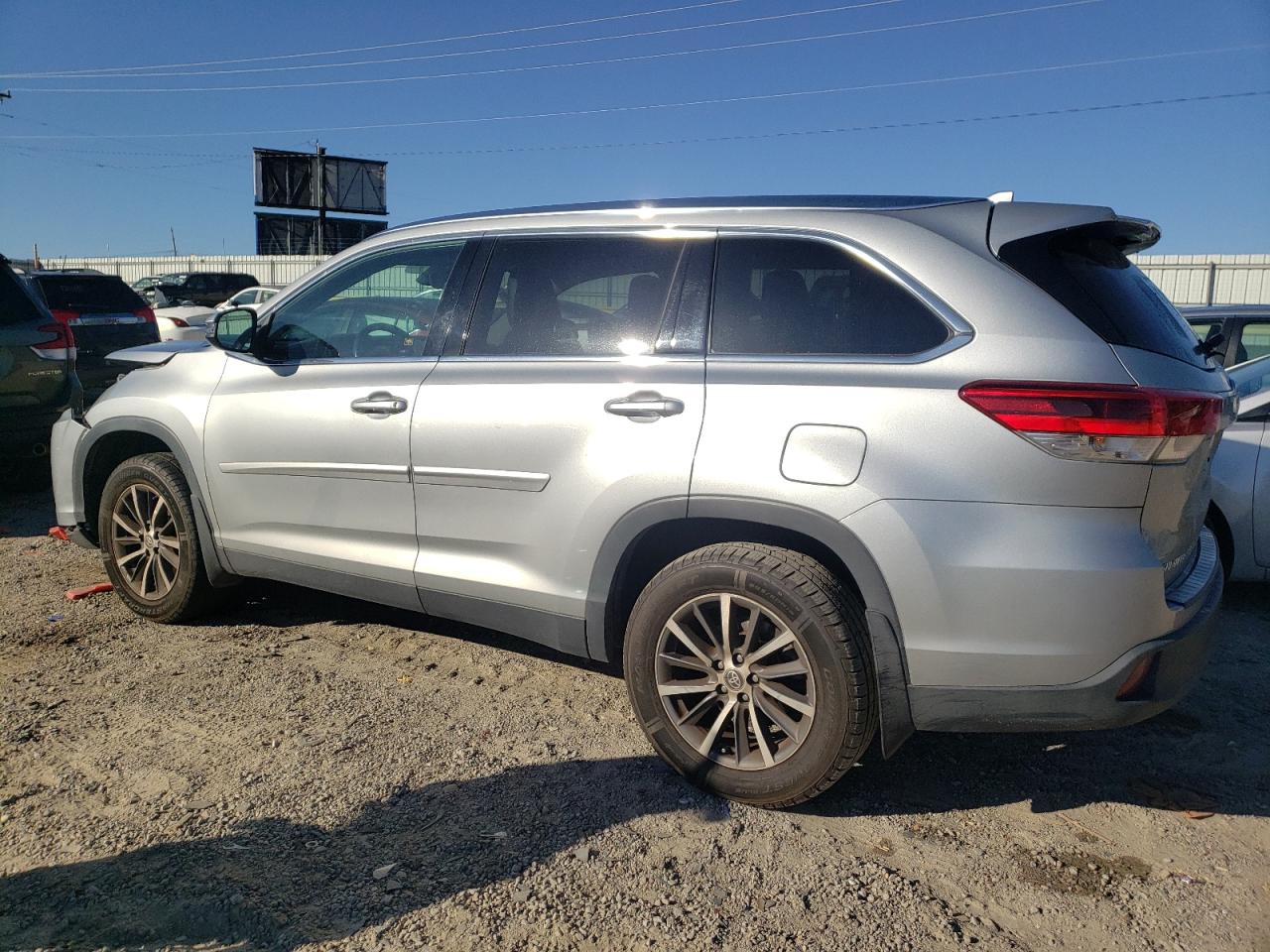 2019 Toyota Highlander - Image 2