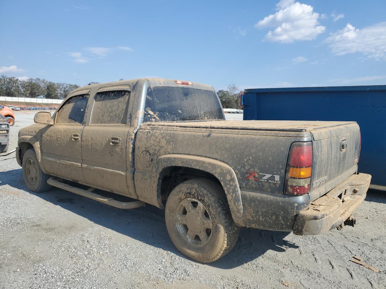 2006 GMC Sierra - Image 2