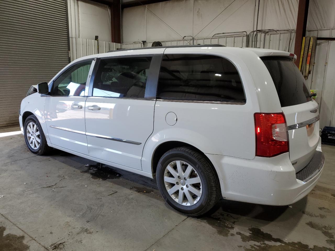 2016 Chrysler Town & Country - Image 2