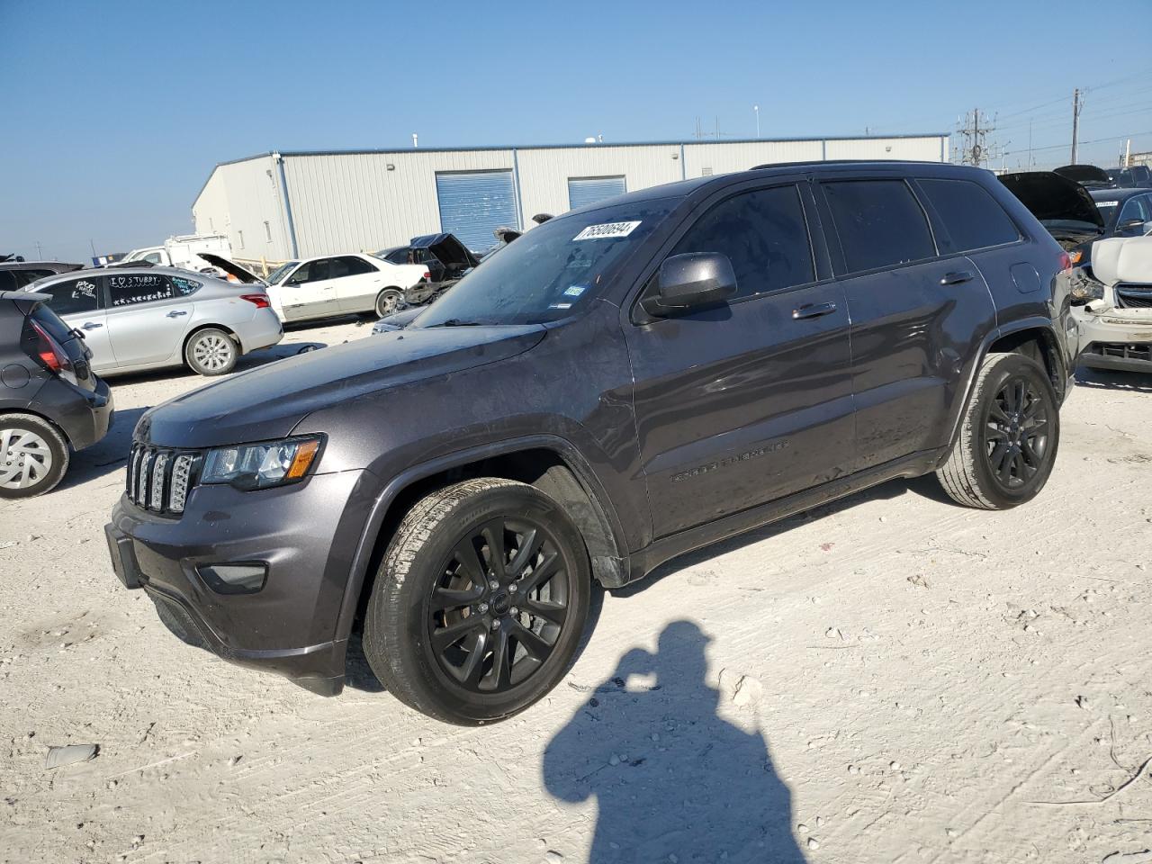 Grand Prairie, TX에서 판매 중인 2018 Jeep Grand Cherokee Laredo - Side