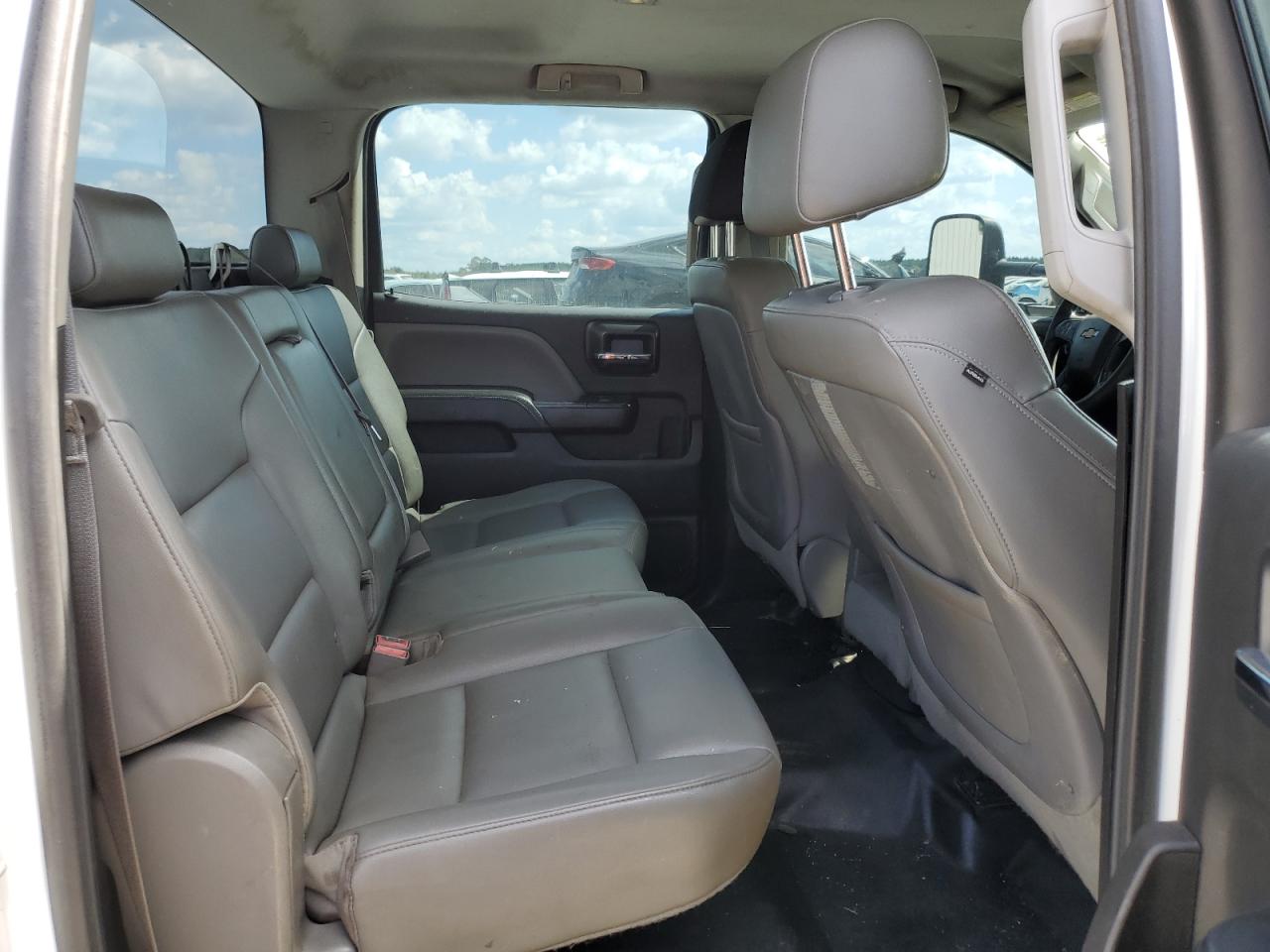 2015 Chevrolet Silverado - Image 11