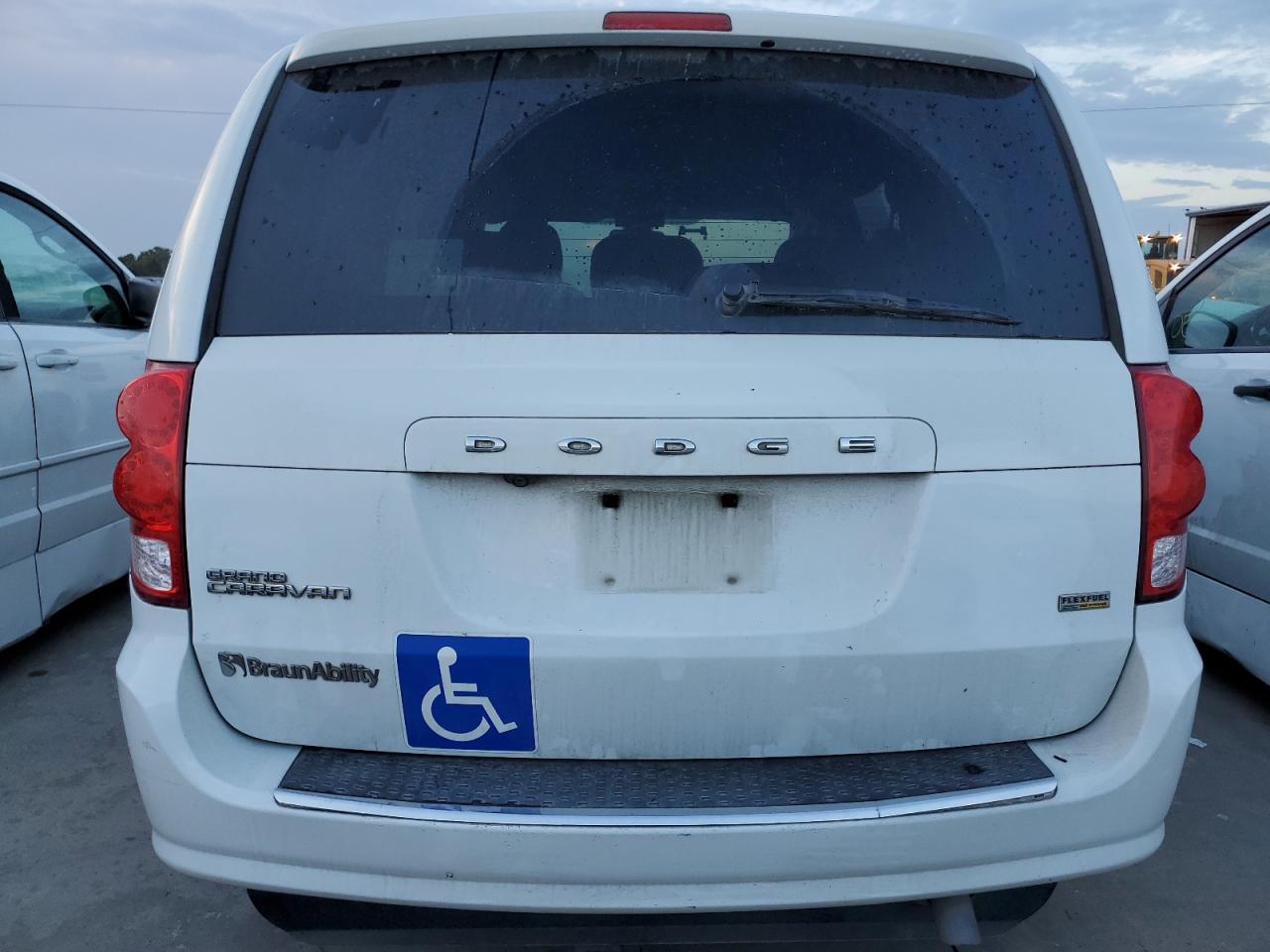 2019 Dodge Caravan - Image 6
