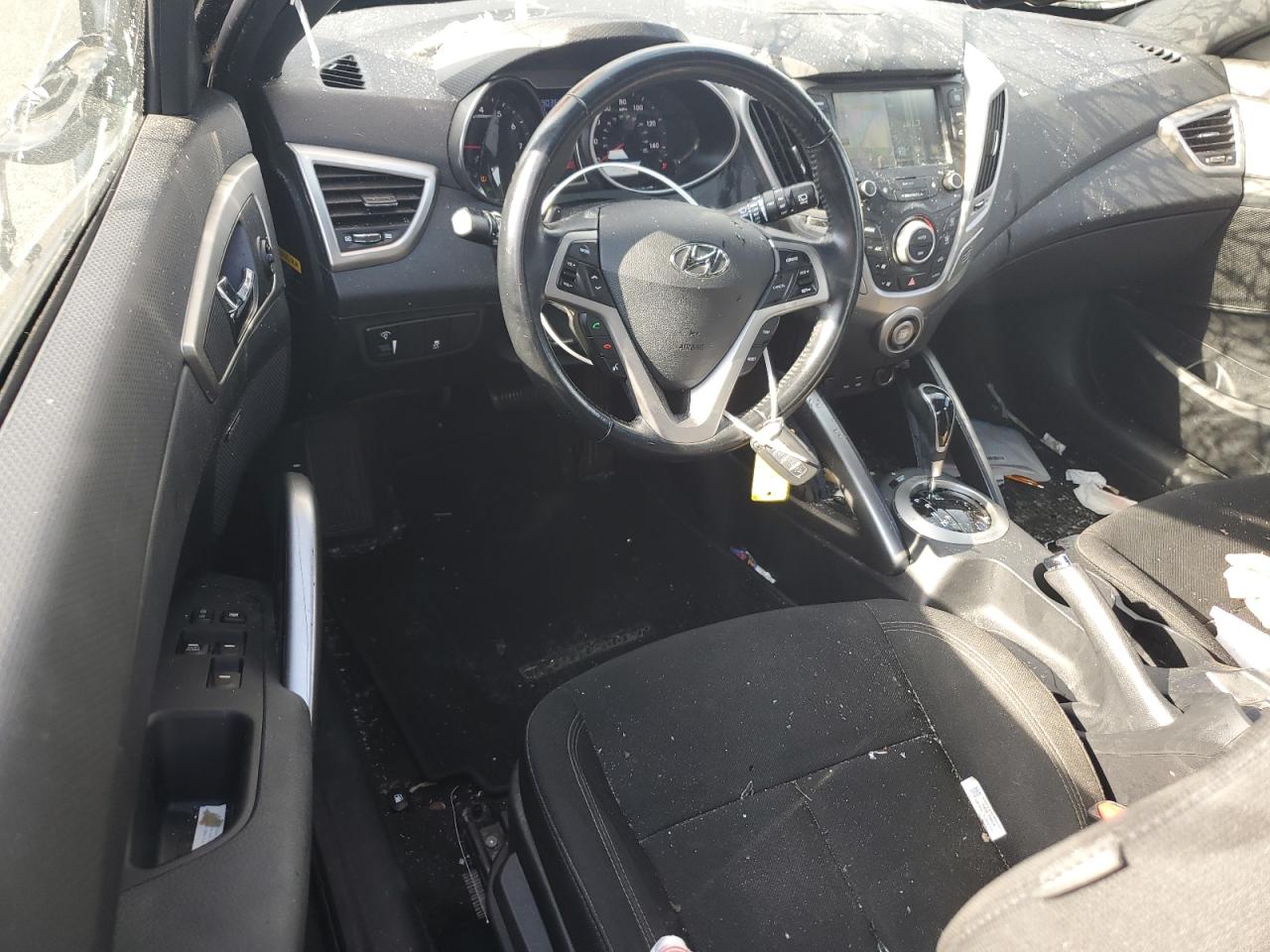 2017 Hyundai Veloster - Image 8