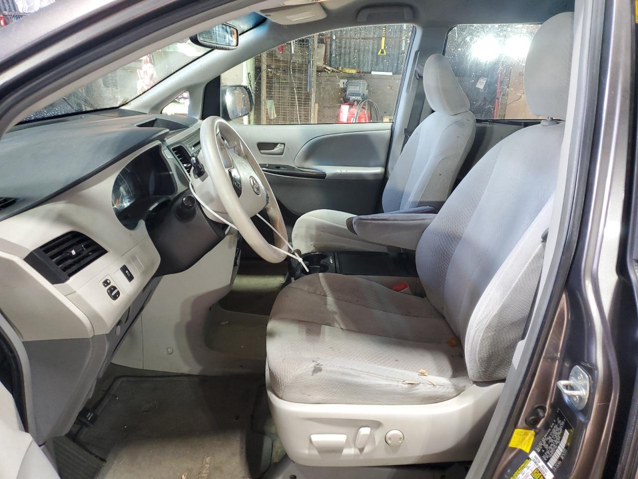 2012 Toyota Sienna - Image 7