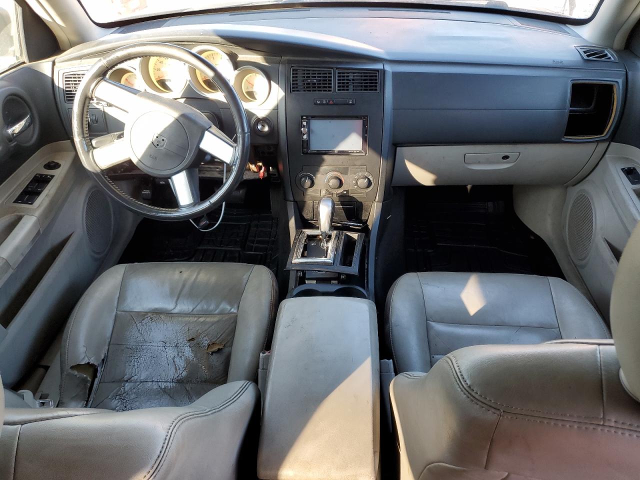 2007 Dodge Magnum - Image 8