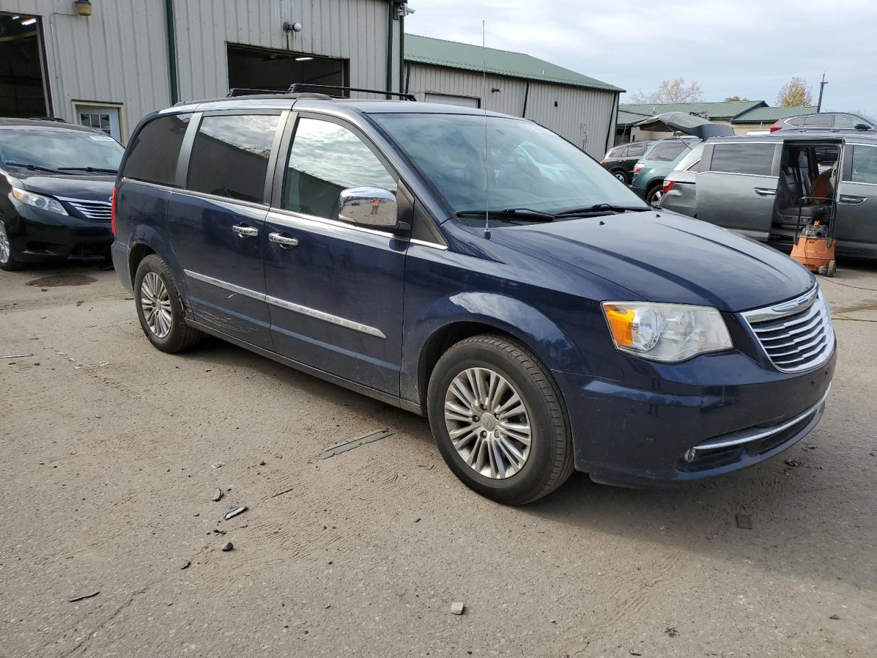 2013 Chrysler Town & Country - Image 4