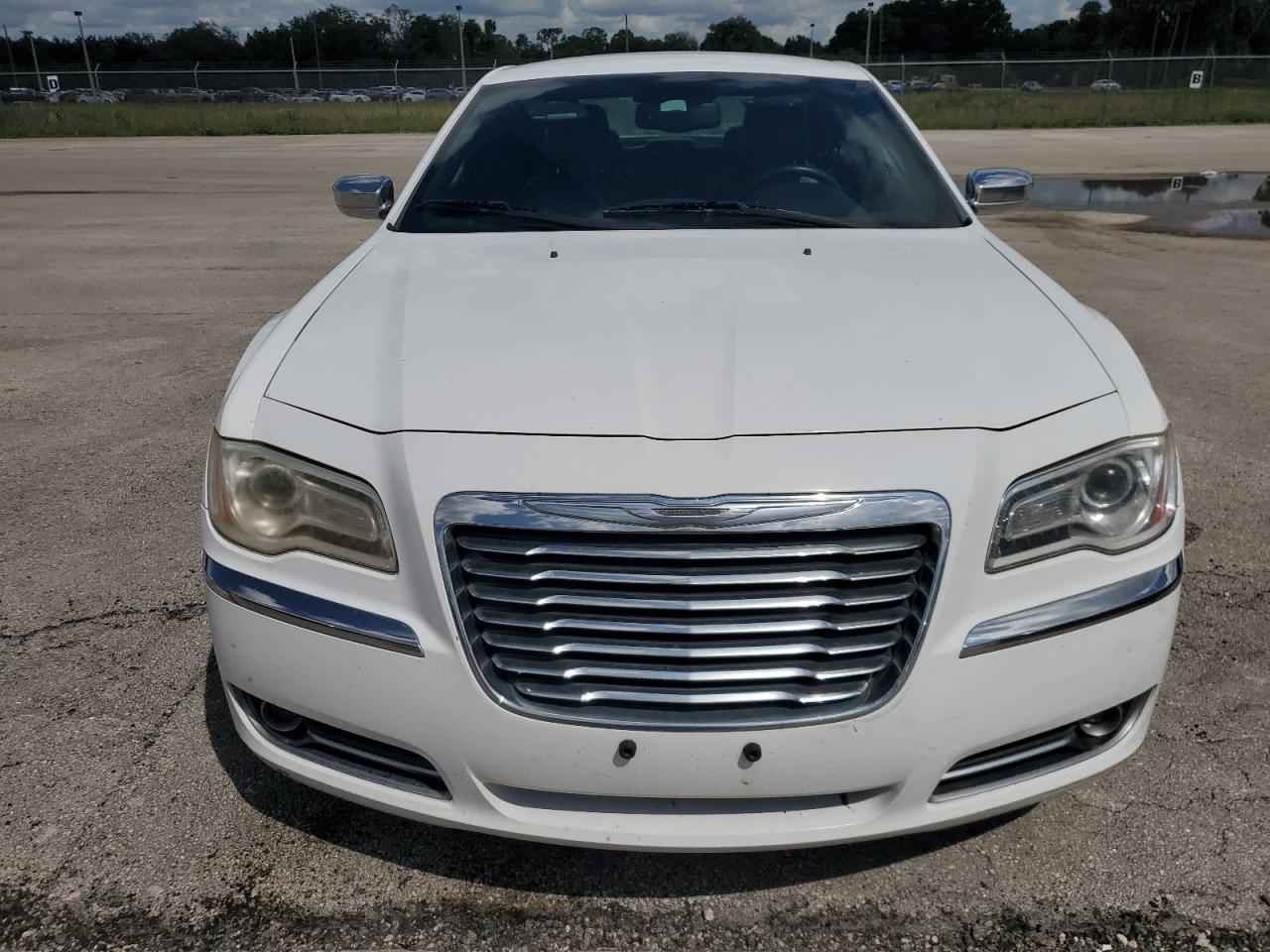 2011 Chrysler 300 - Image 5