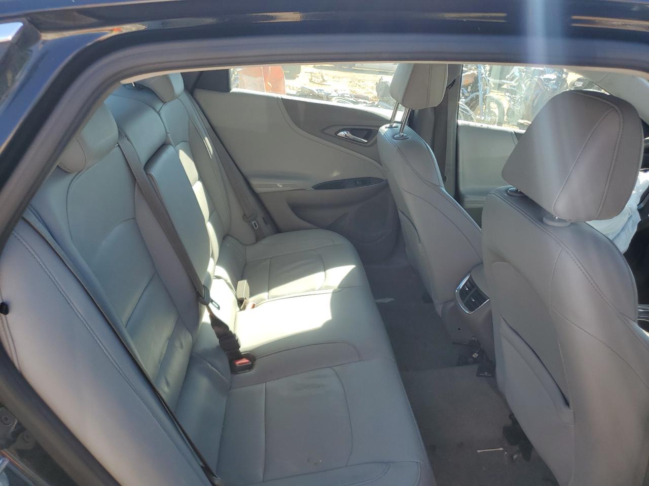 2017 Chevrolet Malibu - Image 10