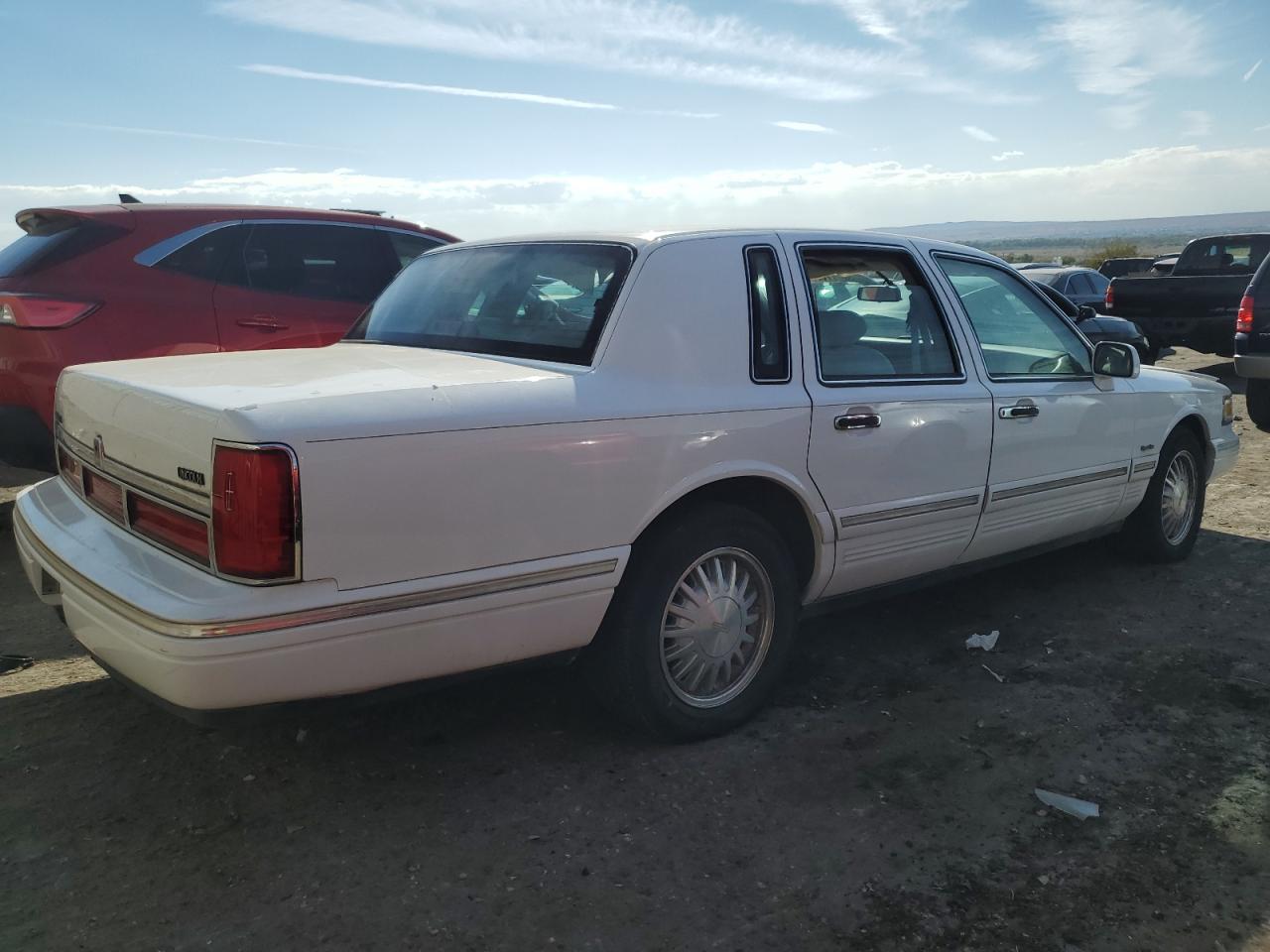 1LNLM82W6VY741808 1997 Lincoln Town Car Signature