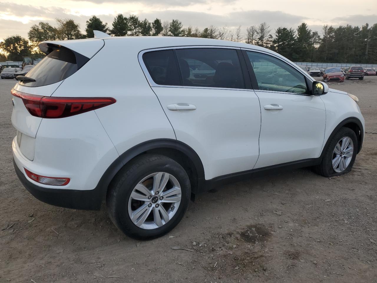 VIN KNDPM3AC7J7333673 2018 KIA SPORTAGE no.3