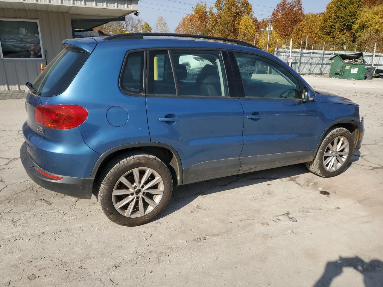 VIN WVGBV7AX4JK002916 2018 VOLKSWAGEN TIGUAN LIM no.3