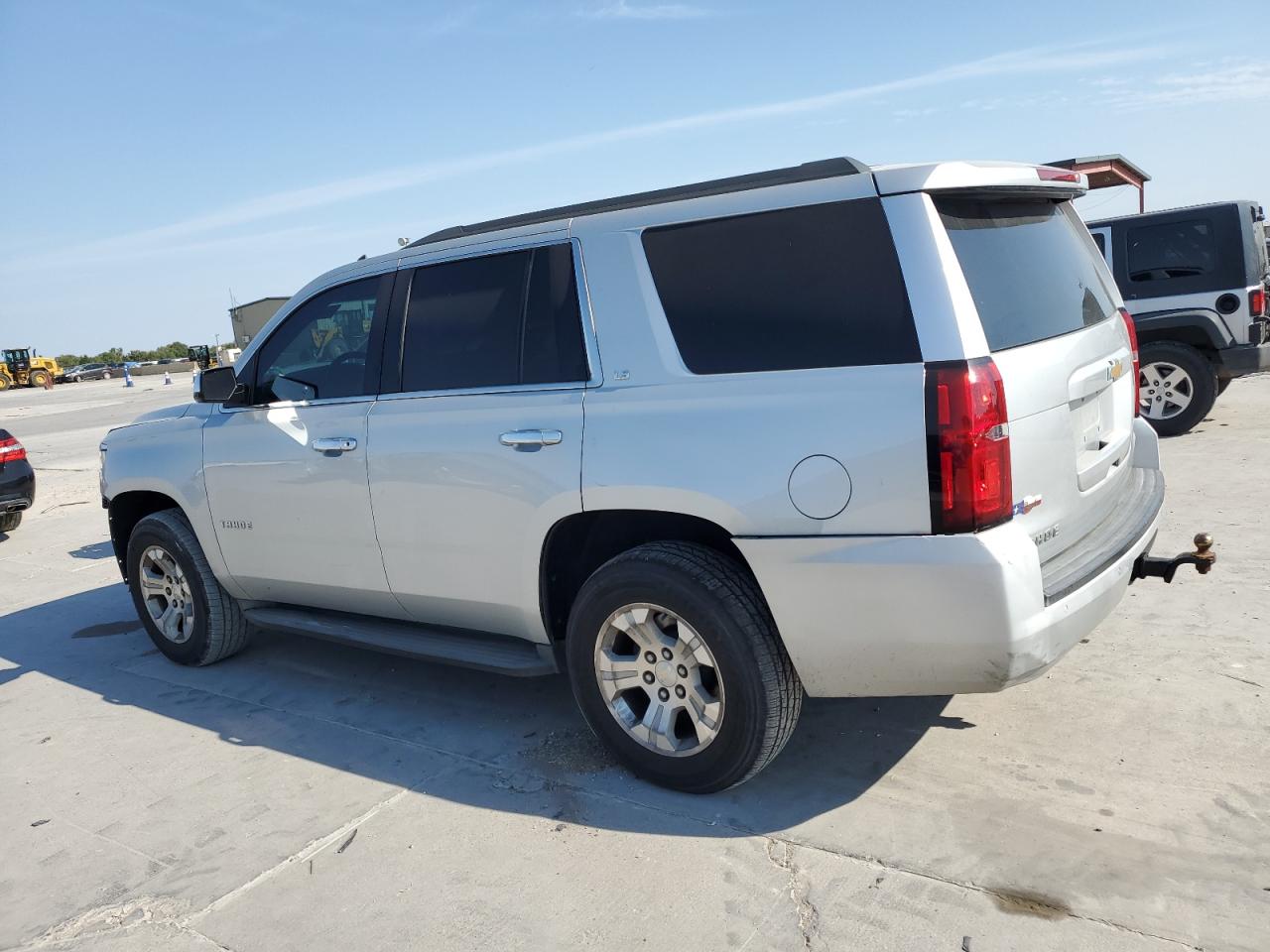 VIN 1GNSKAKC3FR245127 2015 CHEVROLET TAHOE no.2