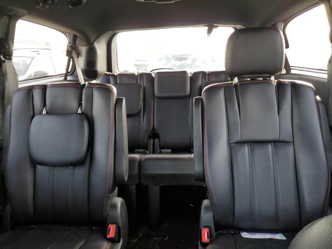 2018 Dodge Caravan - Image 10
