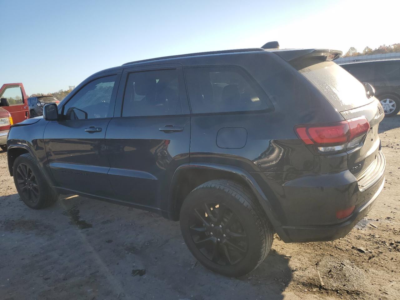 2018 Jeep Grand Cherokee - Image 2
