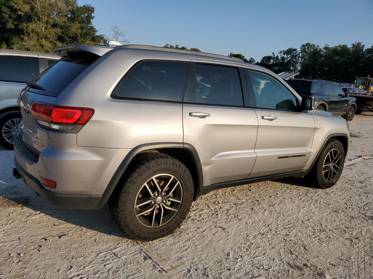 2018 Jeep Grand Cherokee - Image 3