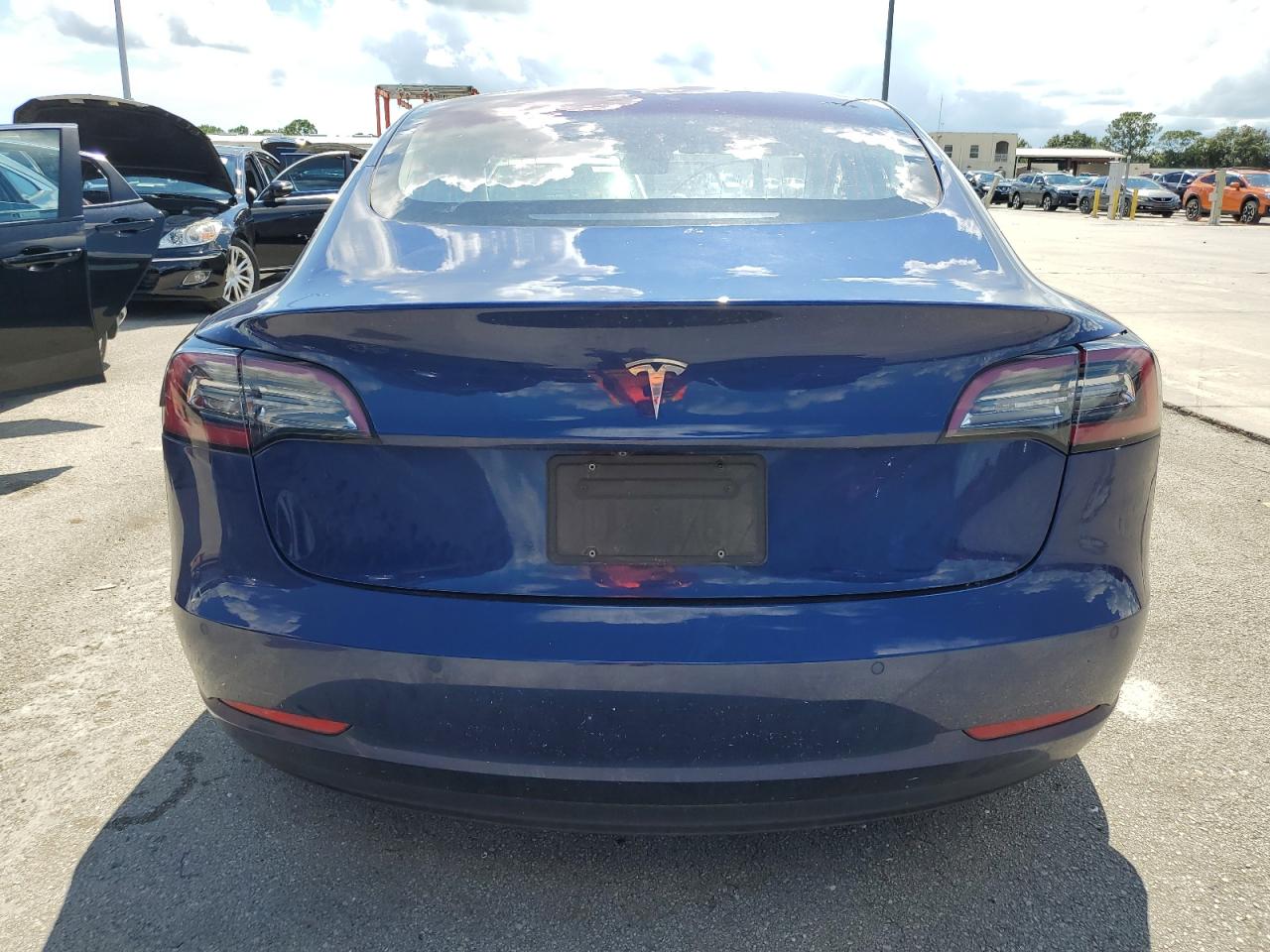 5YJ3E1EA3JF012331 2018 Tesla Model 3