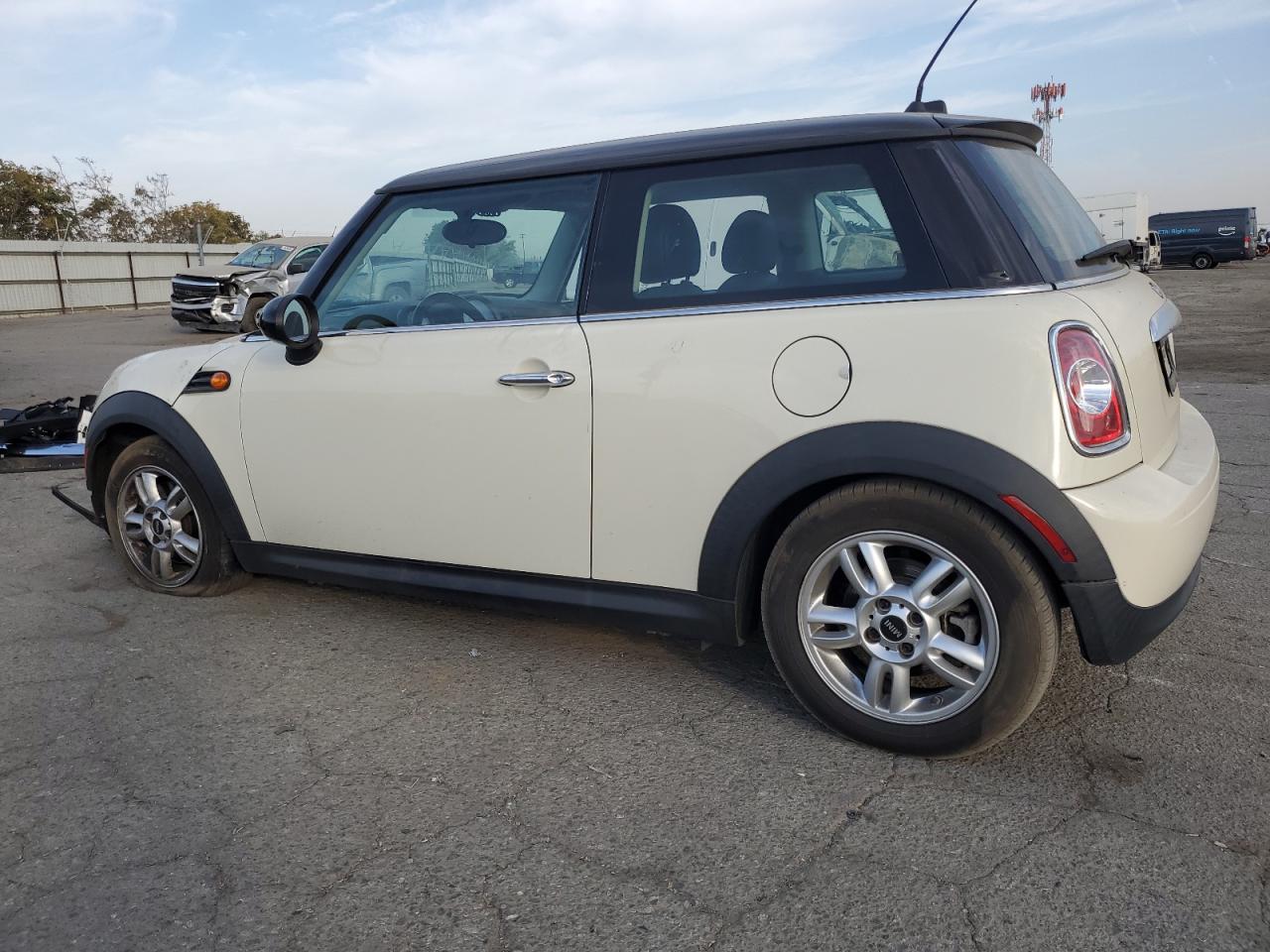 VIN WMWSU3C53DT680015 2013 MINI COOPER no.2