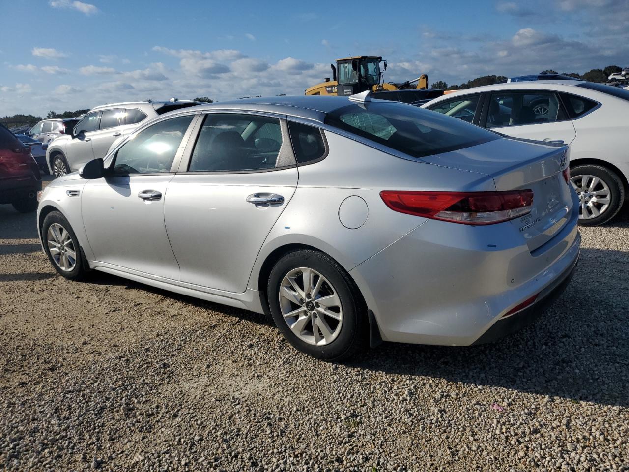 5XXGT4L33JG229565 2018 KIA OPTIMA - Image 2