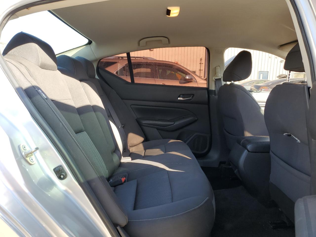 2020 Nissan Altima - Image 10