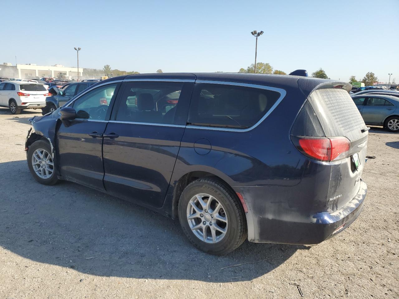 2017 Chrysler Pacifica - Image 2