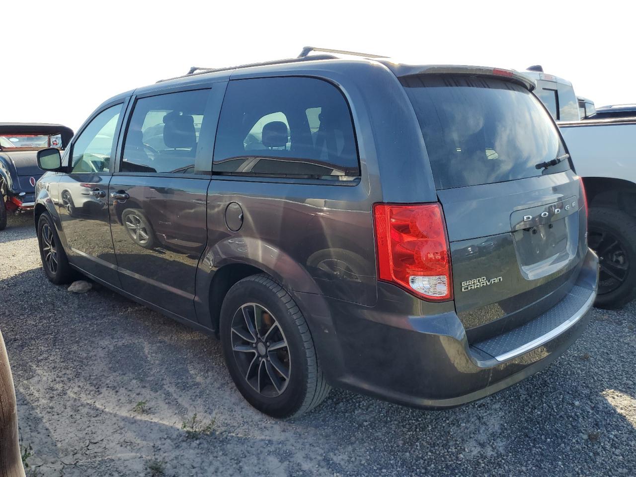 2019 Dodge Caravan - Image 2