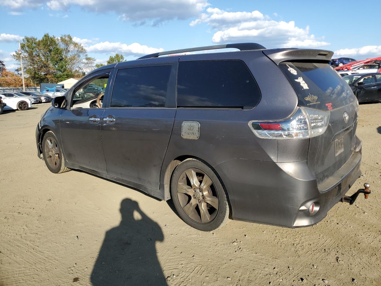 2013 Toyota Sienna - Image 2