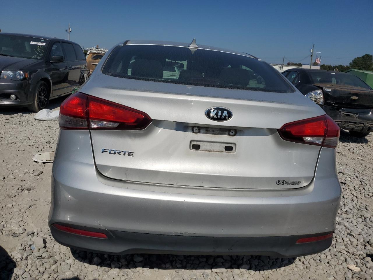 2018 Kia Forte Lx VIN: 3KPFK4A72JE235709 Lot: 76569424