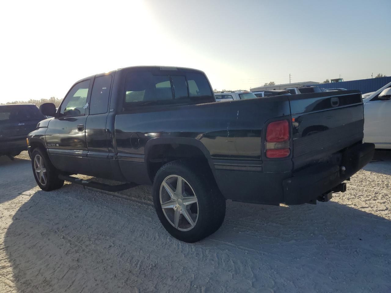 2000 Dodge RAM - Image 2