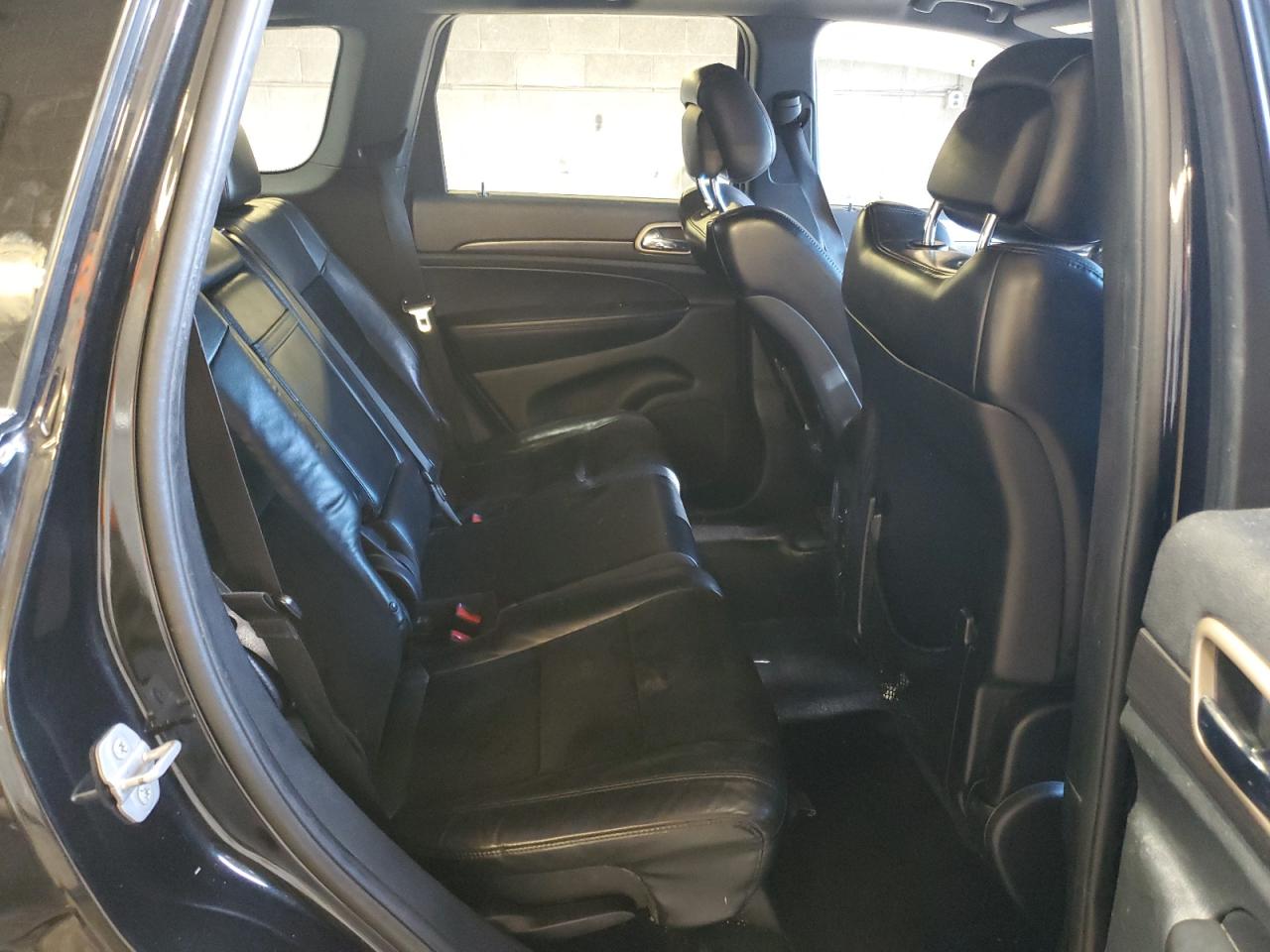 2015 Jeep Grand Cherokee - Image 11