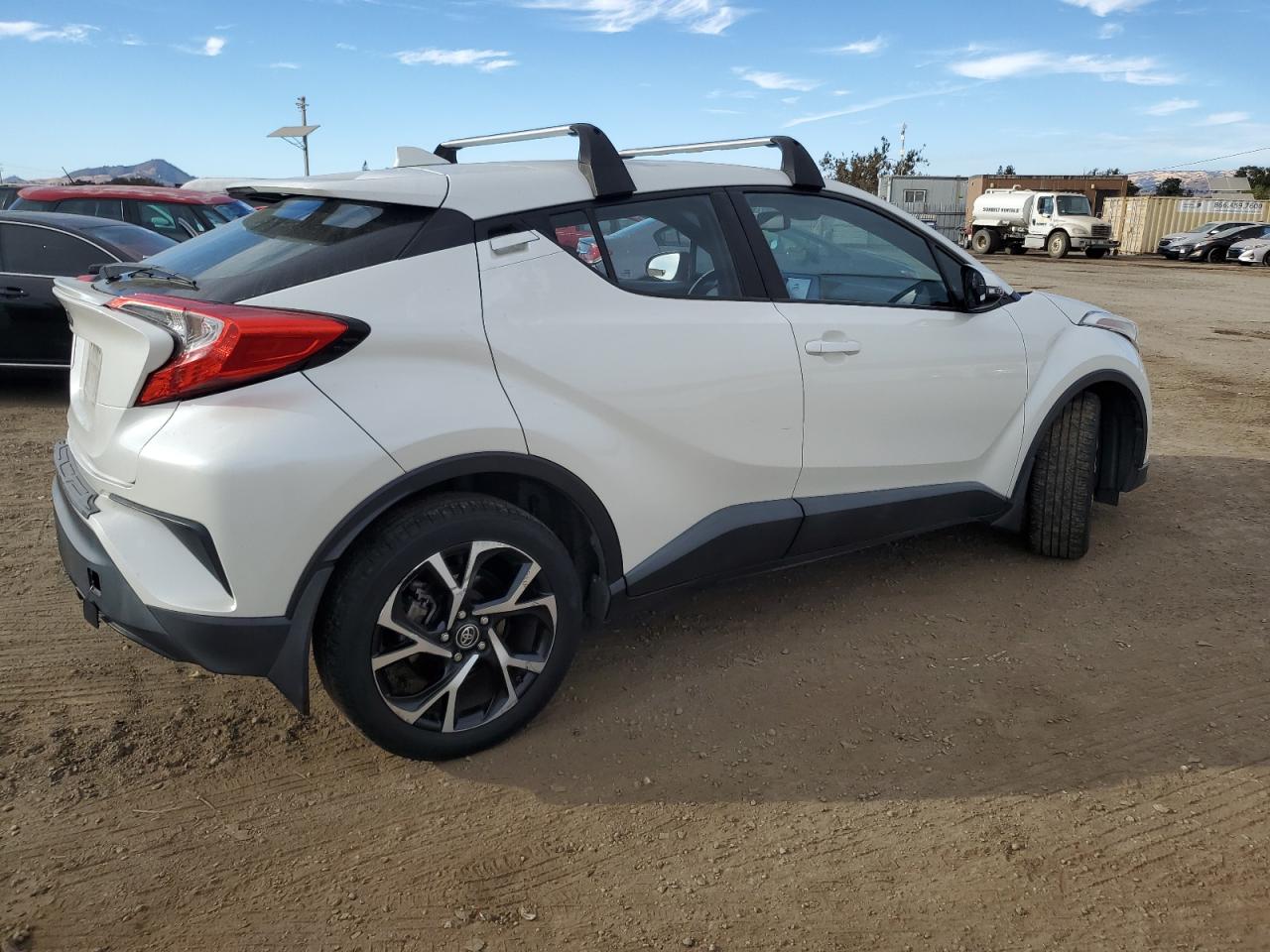 VIN NMTKHMBX8JR039967 2018 TOYOTA C-HR no.3