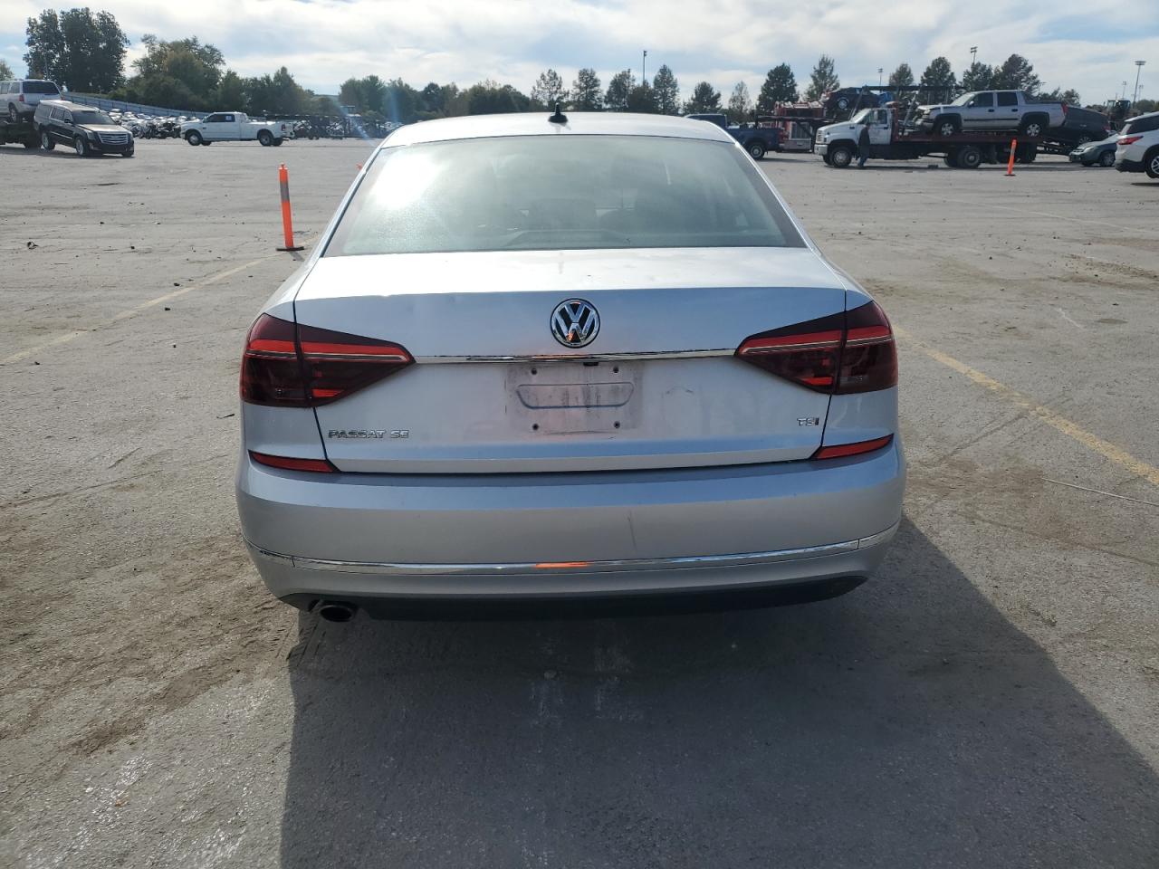 2017 Volkswagen Passat Se VIN: 1VWBT7A33HC030926 Lot: 76145634