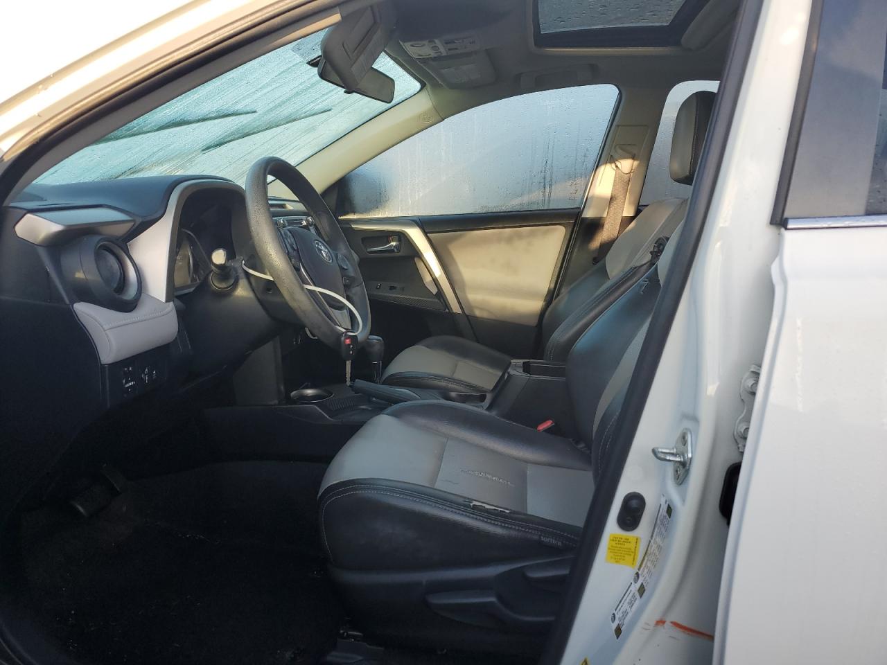 2T3WFREV7FW139046 2015 Toyota Rav4 Xle