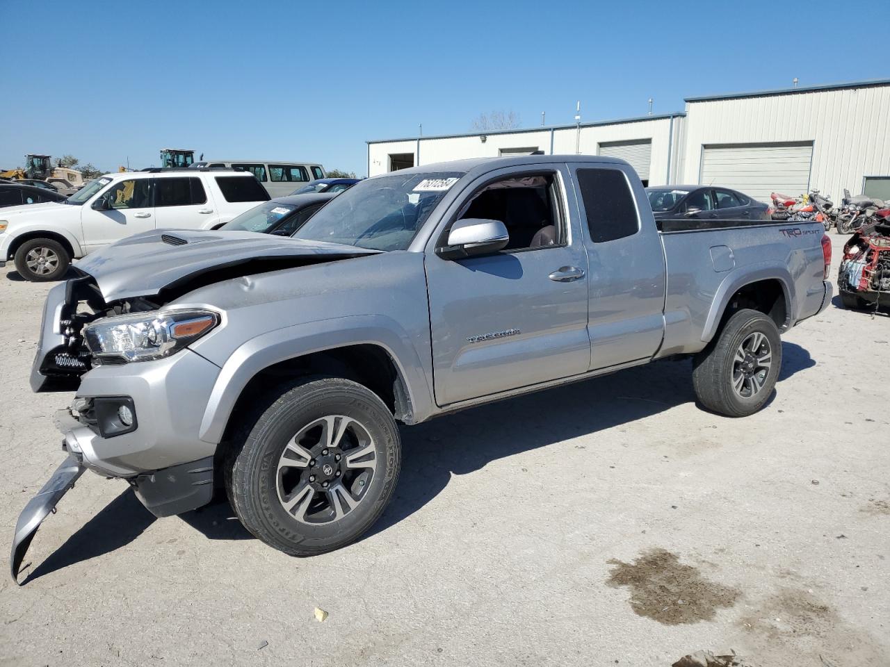 VIN 5TFRZ5CN2GX015926 2016 TOYOTA TACOMA no.1