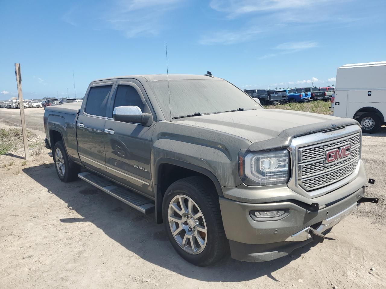 2018 GMC Sierra - Image 4