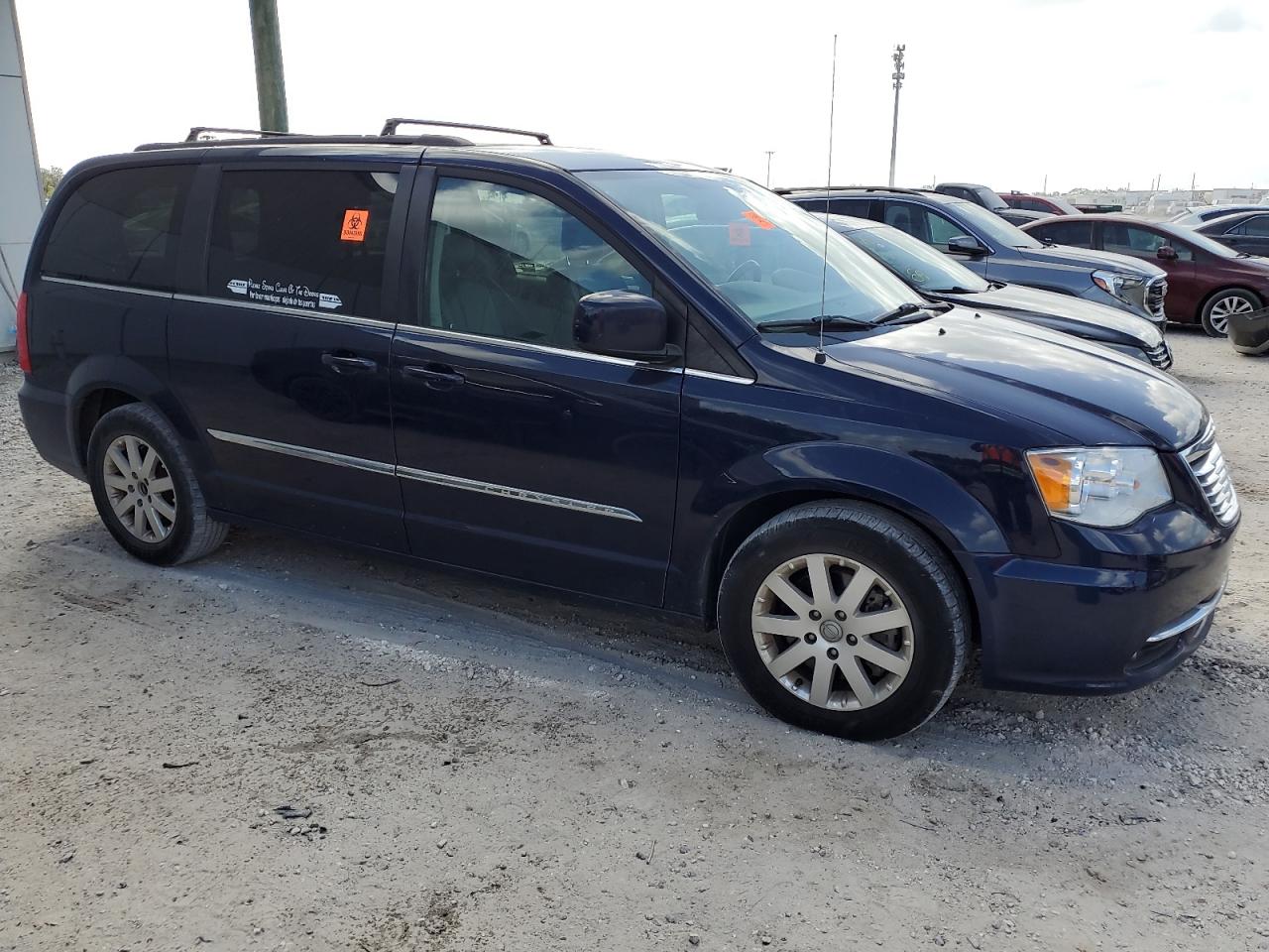 2016 Chrysler Town & Country - Image 4