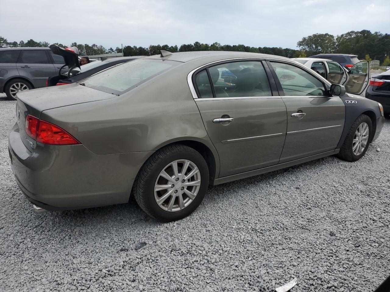 2011 Buick Lucerne - Image 3