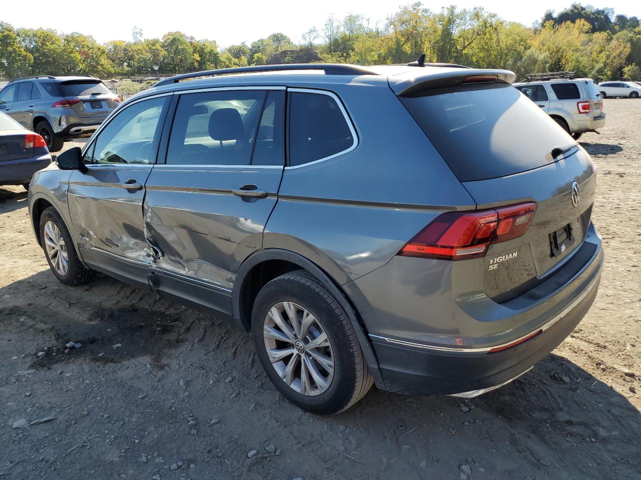 2018 Volkswagen Tiguan - Image 2